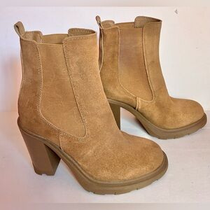 Nine West Ream Platform Lug Sole Chunky Block Heel ChelseaTan Suede Ankle Boots